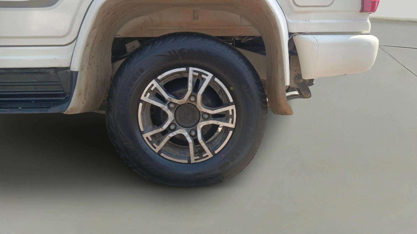 2021 Mahindra Bolero B6, Diesel, Manual, 78,492 km, Left Rear Wheel