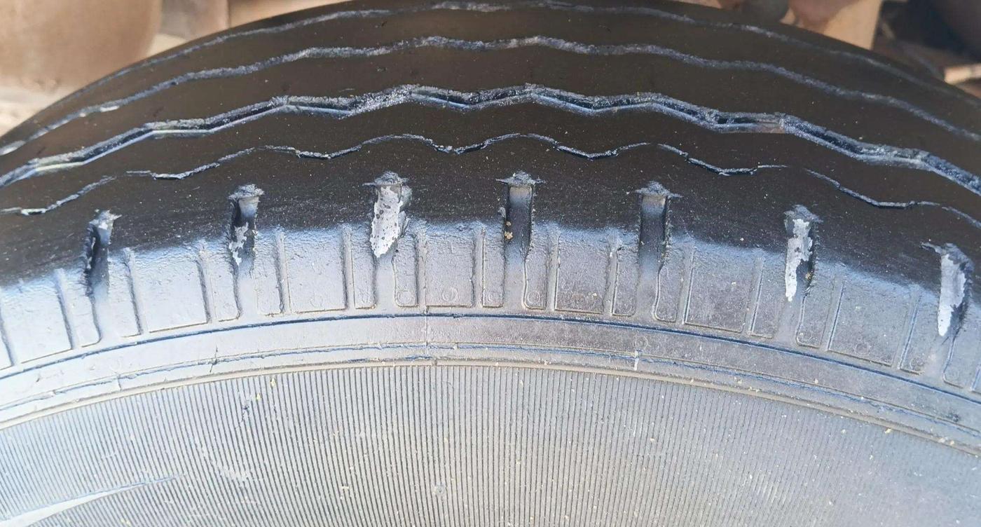 2021 Mahindra Bolero B6, Diesel, Manual, 78,492 km, Left Front Tyre Tread