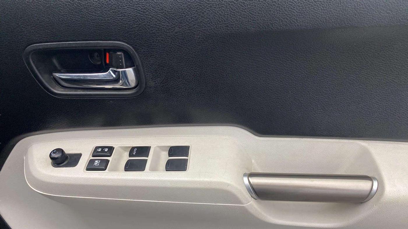 2017 Maruti IGNIS DELTA 1.2 AMT, Petrol, Automatic, 51,046 km, Driver Side Door Panels Control
