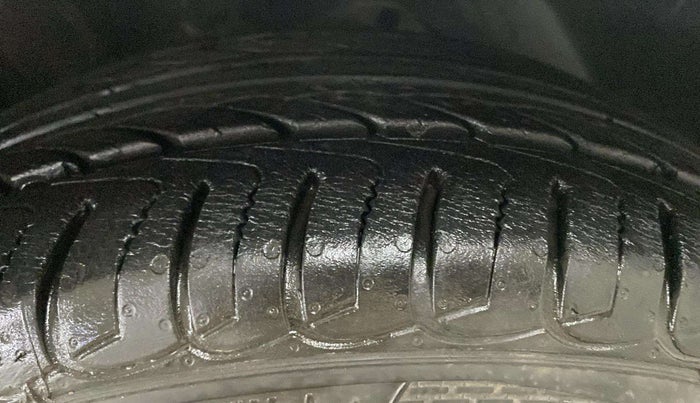 2015 Ford Ecosport TITANIUM 1.5L PETROL AT, Petrol, Automatic, 58,454 km, Right Front Tyre Tread