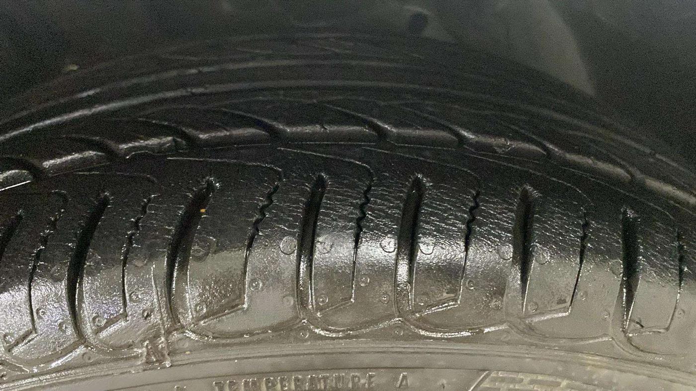 2015 Ford Ecosport TITANIUM 1.5L PETROL AT, Petrol, Automatic, 58,454 km, Right Rear Tyre Tread