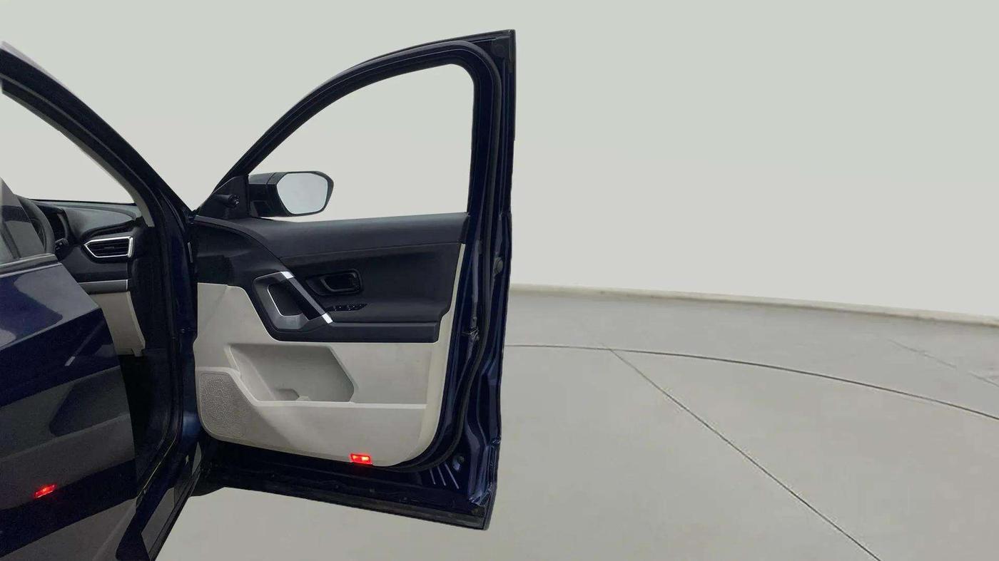 2022 Tata Safari XMA, Diesel, Automatic, 51,930 km, RHS Front Door
