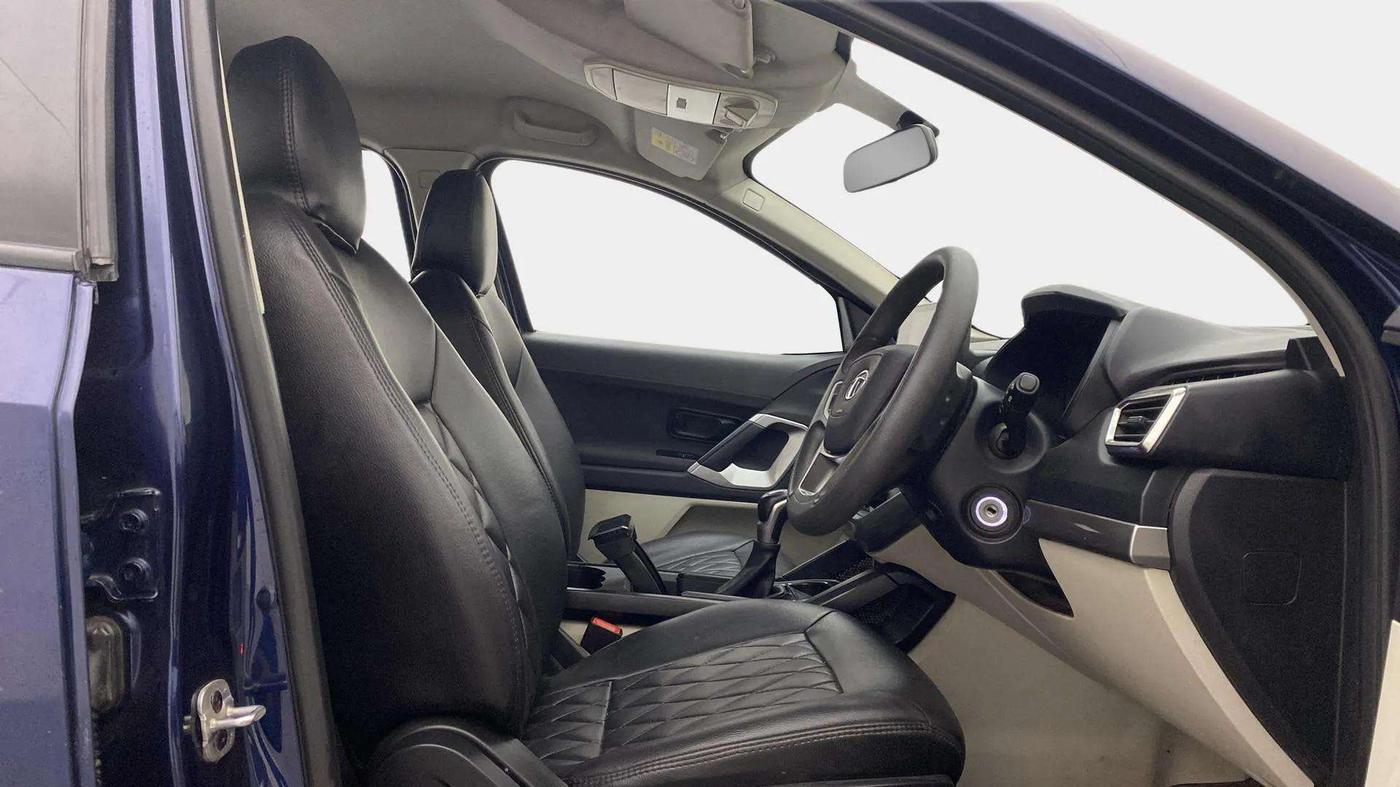 2022 Tata Safari XMA, Diesel, Automatic, 51,930 km, Right Side Front Door Cabin