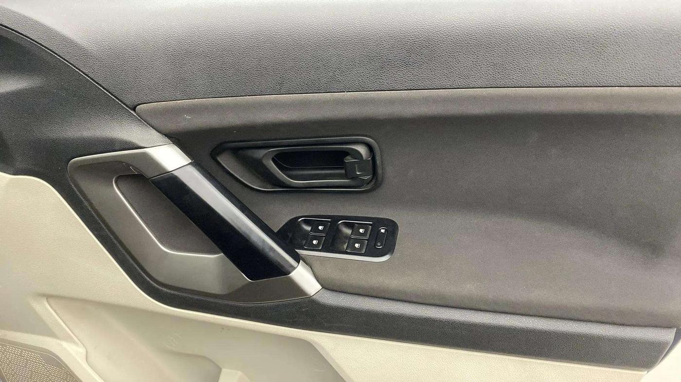 2022 Tata Safari XMA, Diesel, Automatic, 51,930 km, Driver Side Door Panels Control
