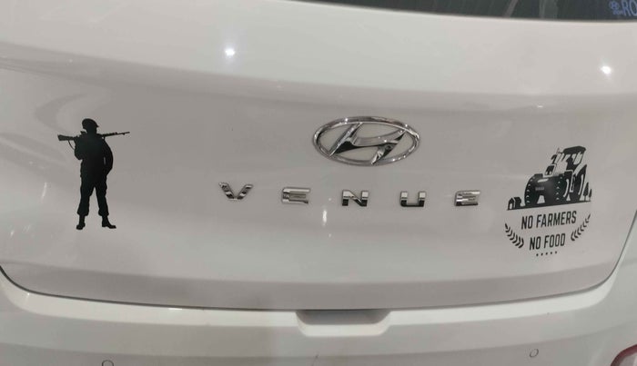 2022 Hyundai VENUE S 1.2, Petrol, Manual, 34,784 km, Dicky (Boot door) - Slightly dented