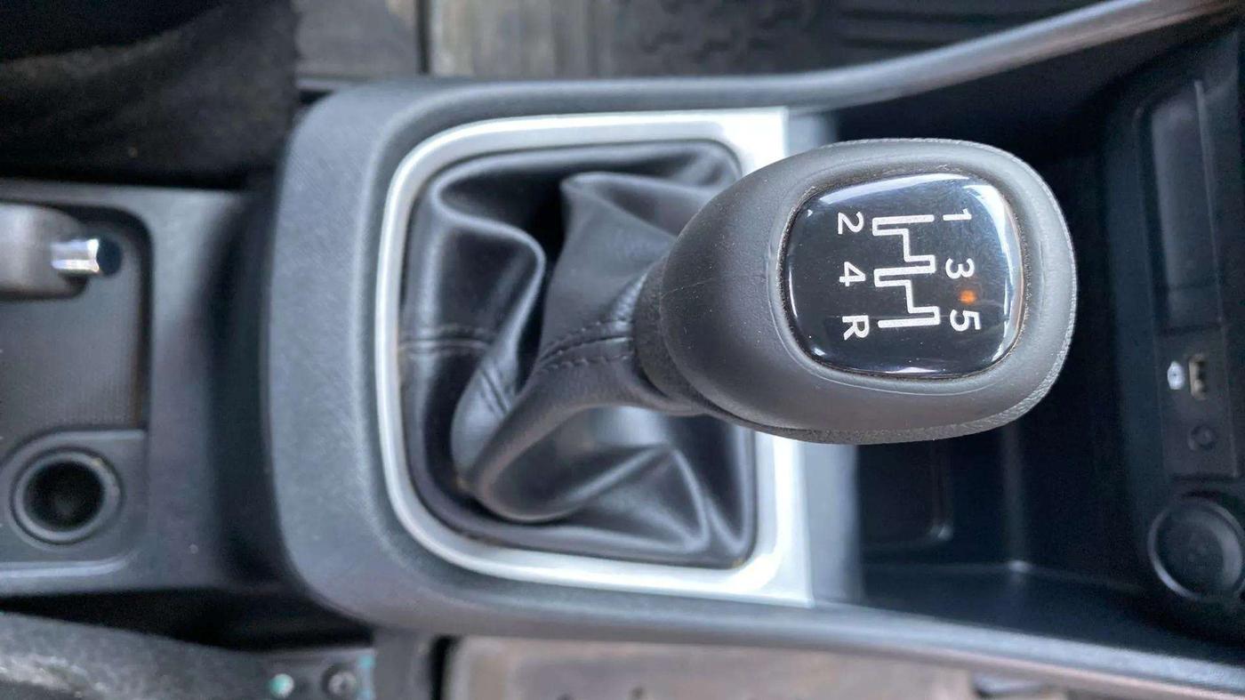 2023 Tata PUNCH ACCOMPLISHED MT, Petrol, Manual, 3,641 km, Gear Lever