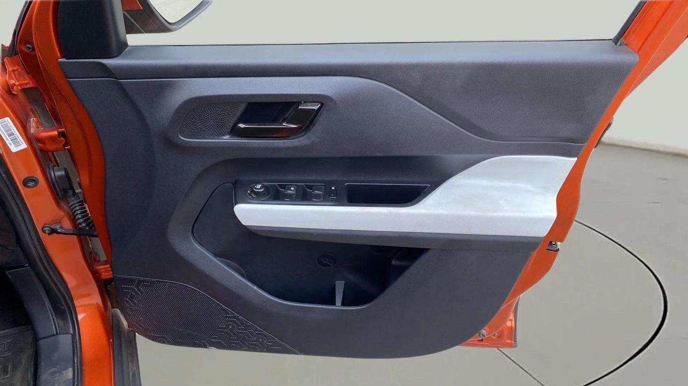 2023 Tata PUNCH ACCOMPLISHED MT, Petrol, Manual, 3,641 km, Driver Side Door Panels Control