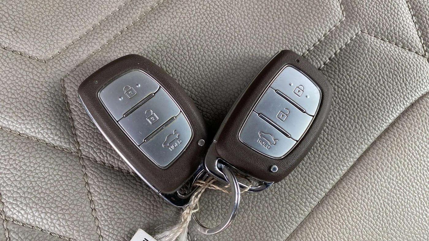 2022 Hyundai AURA SX 1.2, Petrol, Manual, 34,010 km, Key Close Up
