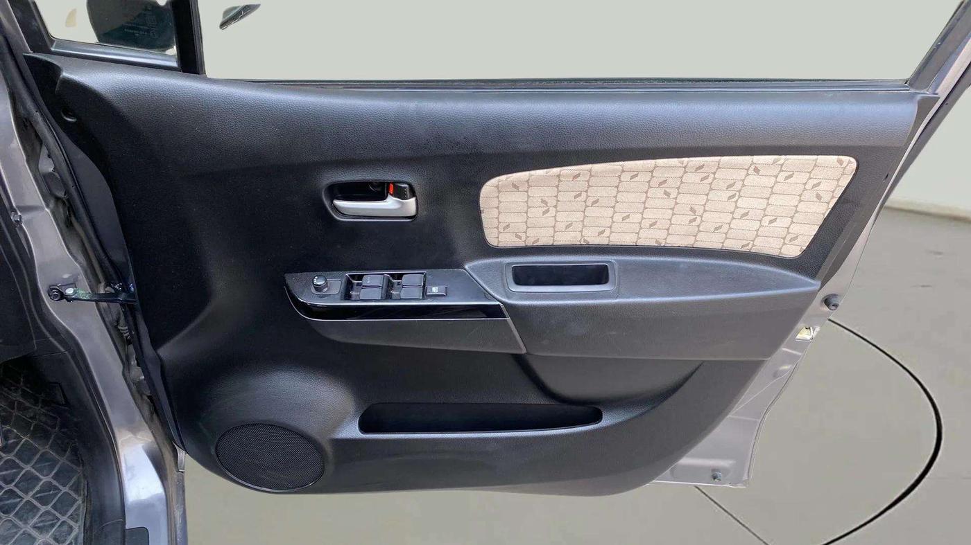 2018 Maruti Wagon R 1.0 VXI AMT, Petrol, Automatic, 8,182 km, Driver Side Door Panels Control