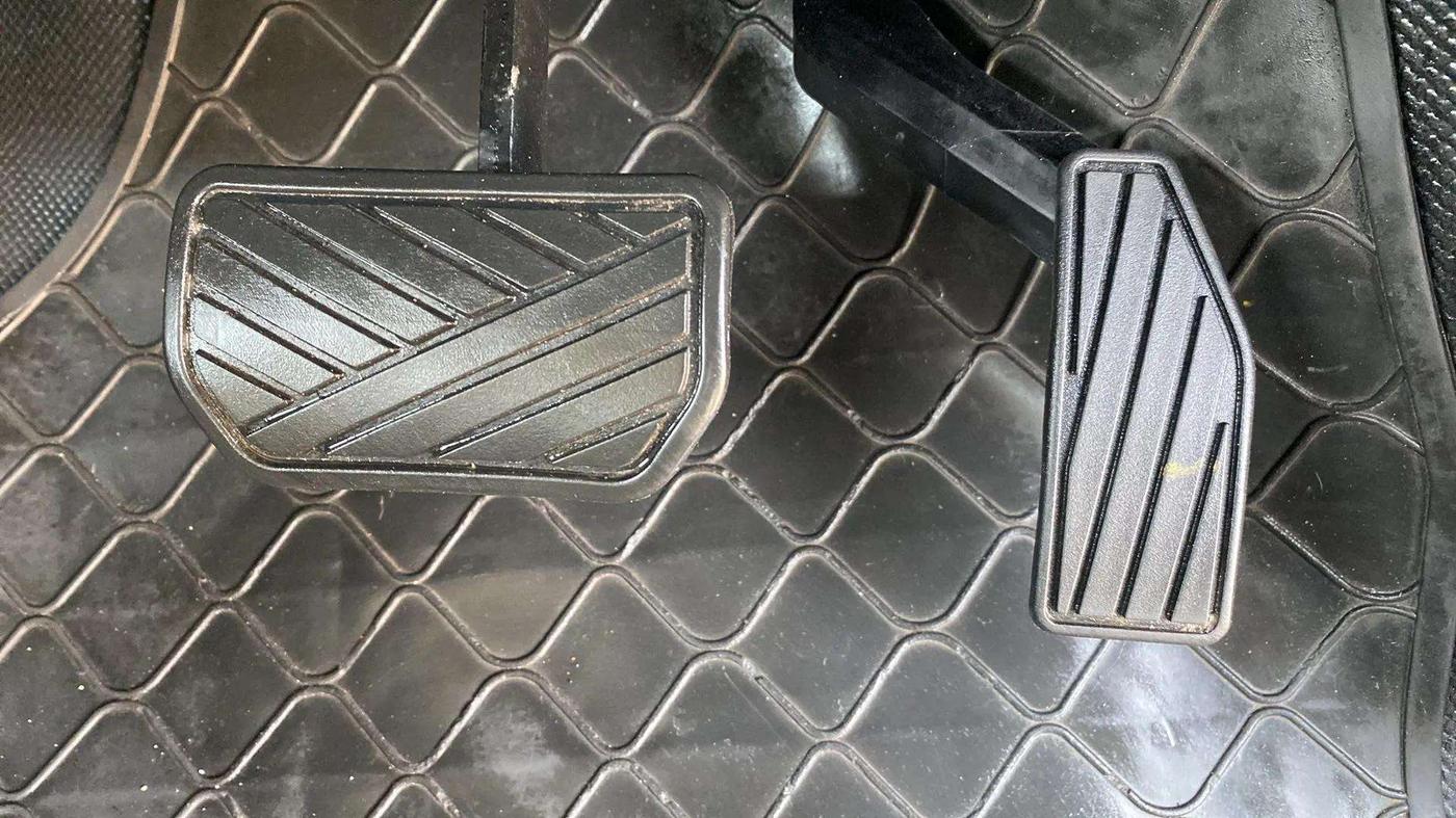 2018 Maruti Wagon R 1.0 VXI AMT, Petrol, Automatic, 8,182 km, Pedals