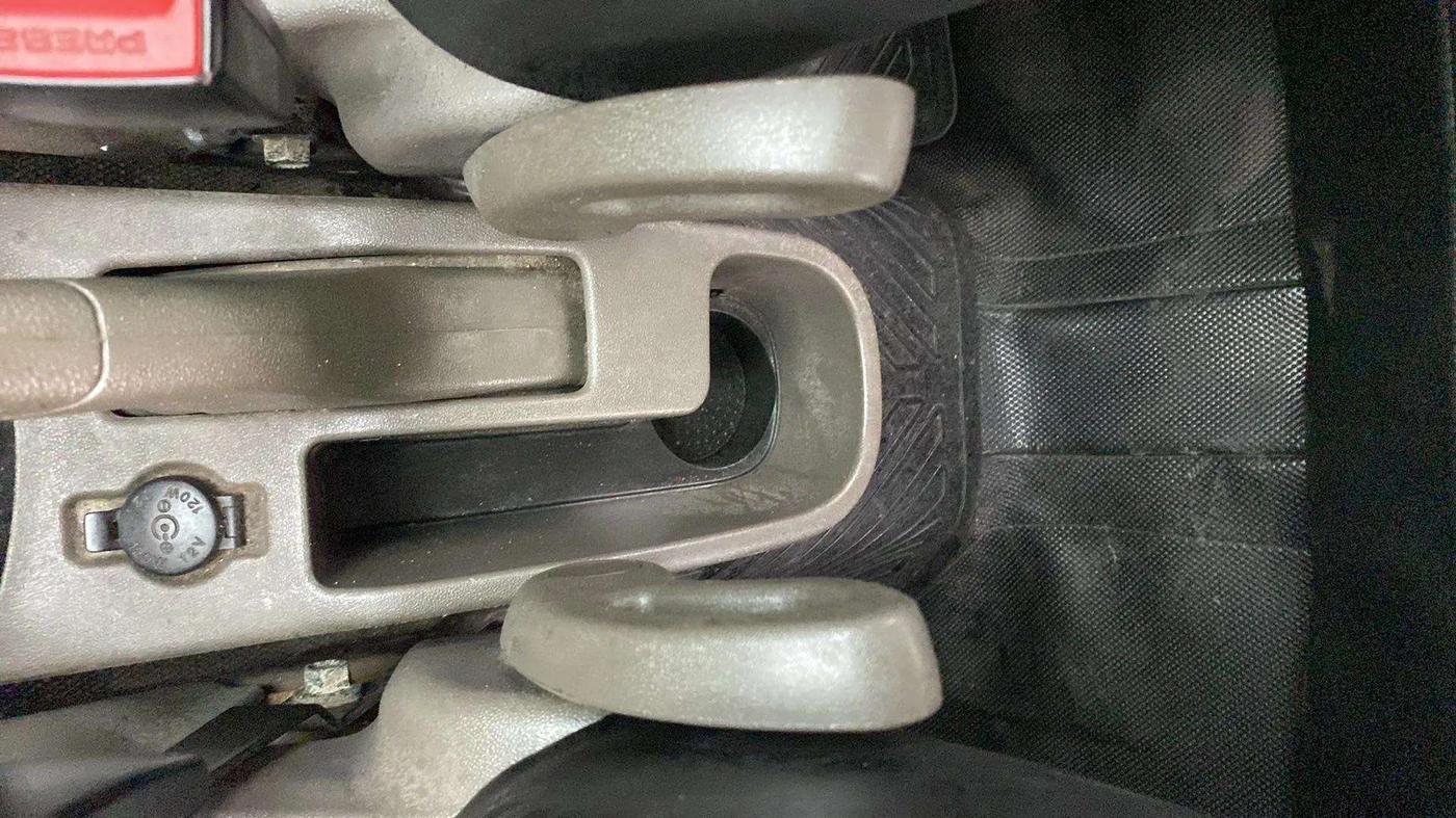 2013 Hyundai i10 SPORTZ 1.2, Petrol, Manual, 65,696 km, Driver Side Adjustment Panel