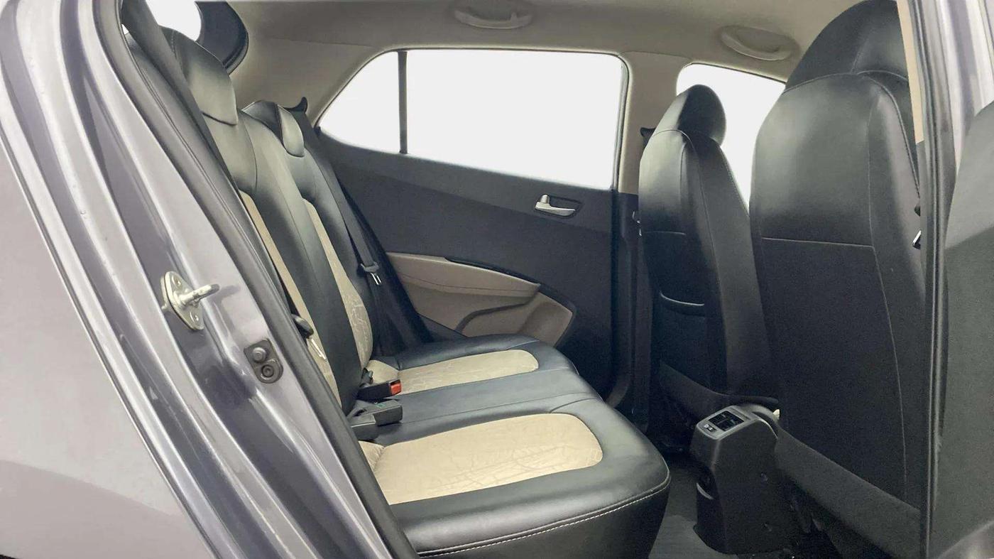 2018 Hyundai Grand i10 SPORTZ 1.2 KAPPA VTVT, Petrol, Manual, 25,904 km, Right Side Rear Door Cabin