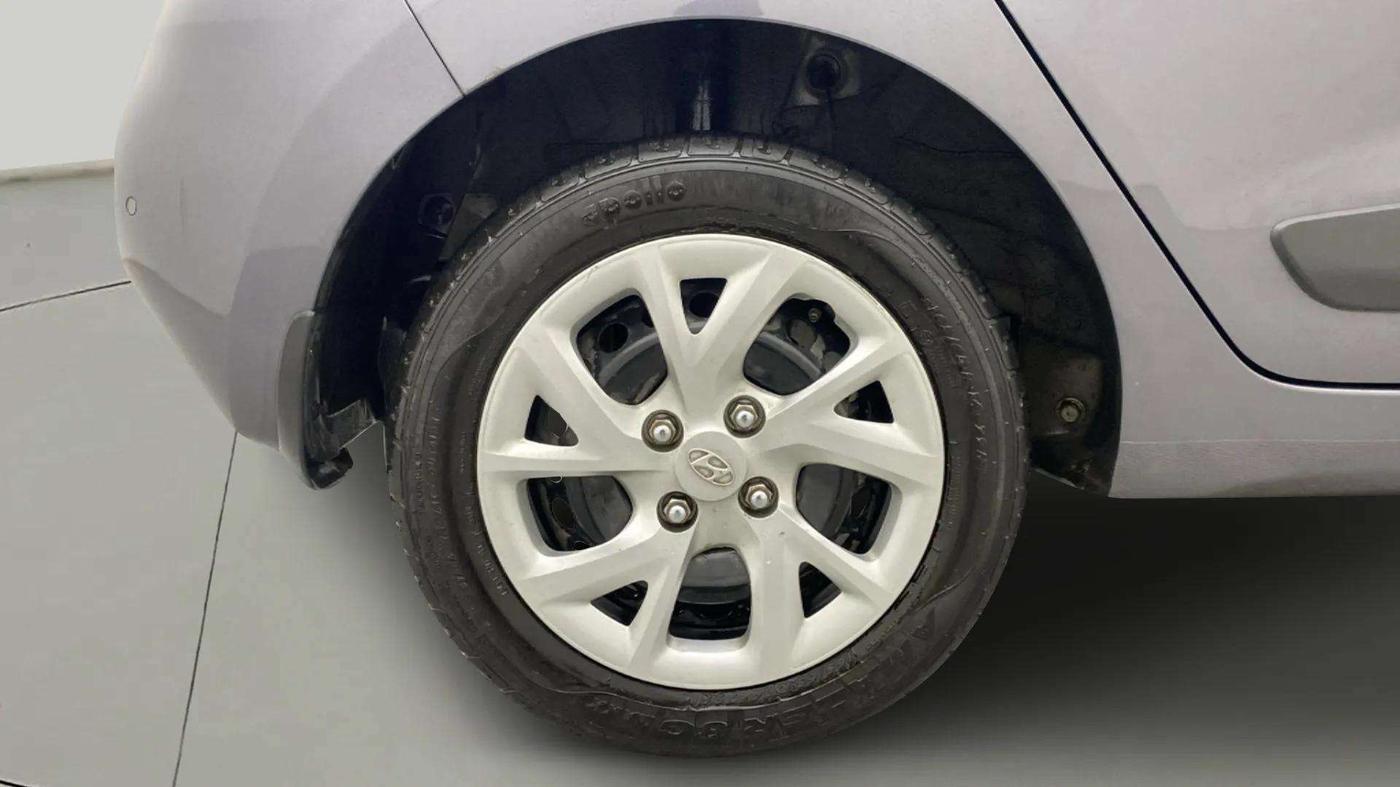 2018 Hyundai Grand i10 SPORTZ 1.2 KAPPA VTVT, Petrol, Manual, 25,904 km, Right Rear Wheel