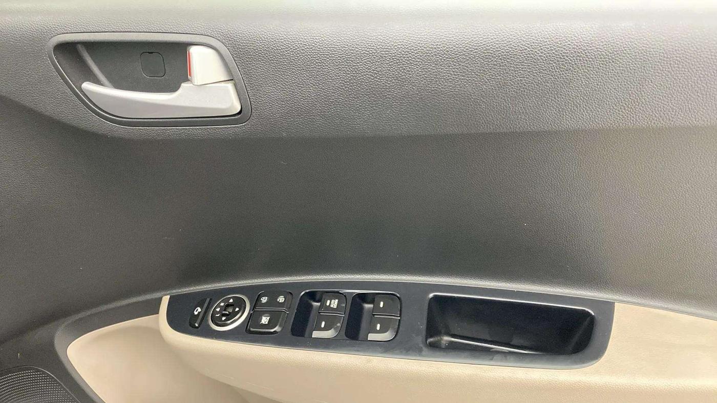 2018 Hyundai Grand i10 SPORTZ 1.2 KAPPA VTVT, Petrol, Manual, 25,904 km, Driver Side Door Panels Control