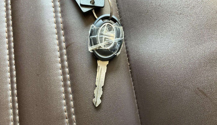 2018 Tata Tiago XT PETROL, Petrol, Manual, 98,176 km, Key Close Up