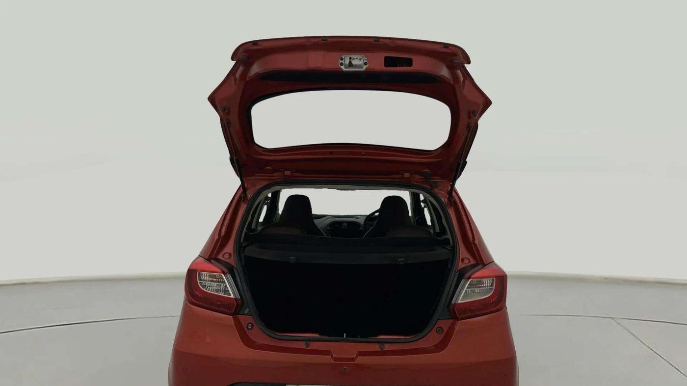 2018 Tata Tiago XT PETROL, Petrol, Manual, 98,176 km, Boot Inside