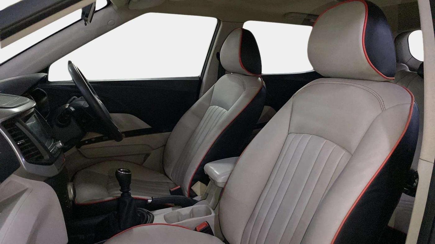 2021 Mahindra XUV300 W6 1.5 Sunroof Diesel, Diesel, Manual, 21,805 km, Right Side Front Door Cabin