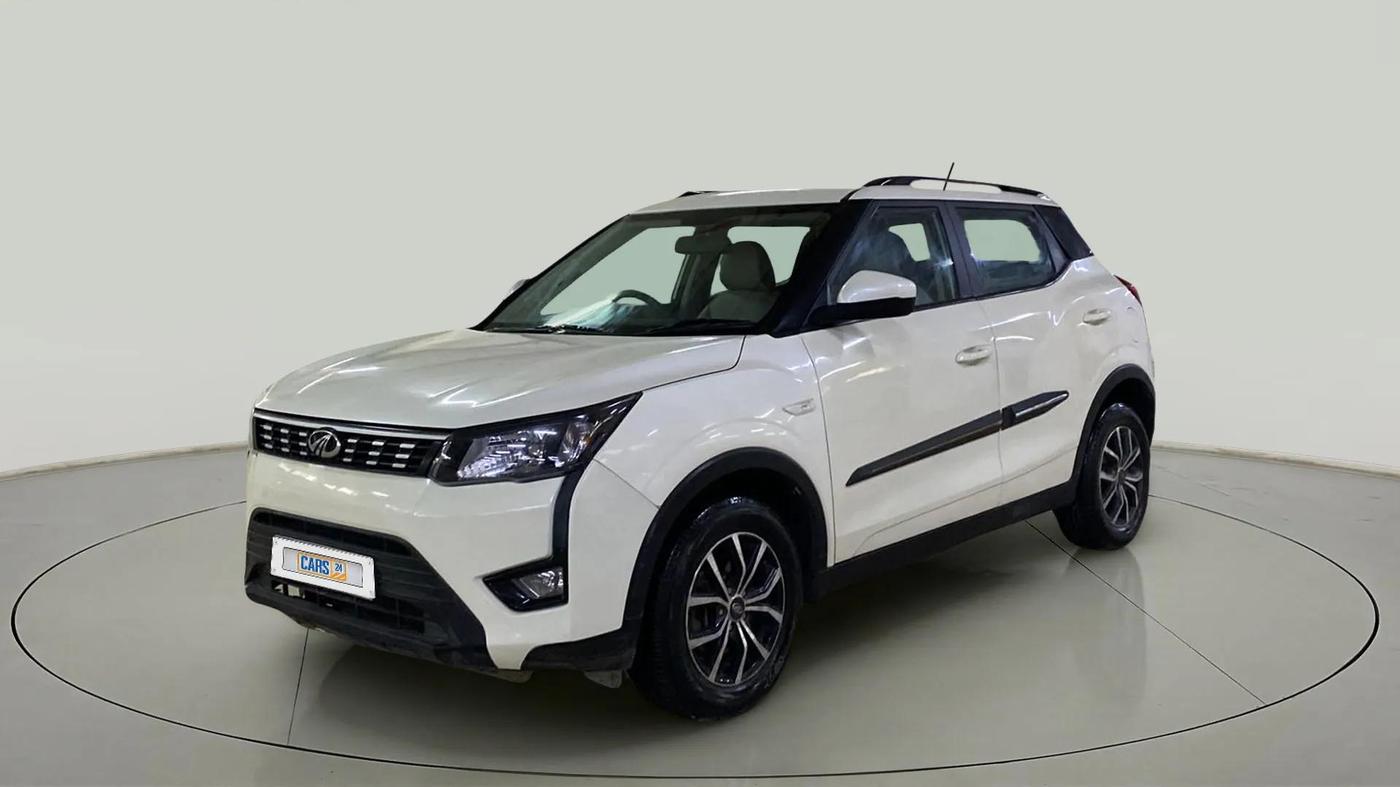 2021 Mahindra XUV300 W6 1.5 Sunroof Diesel, Diesel, Manual, 21,805 km, Left Front Diagonal