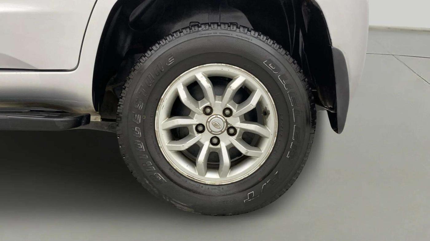 2016 Mahindra TUV300 T8, Diesel, Manual, 91,479 km, Left Front Wheel