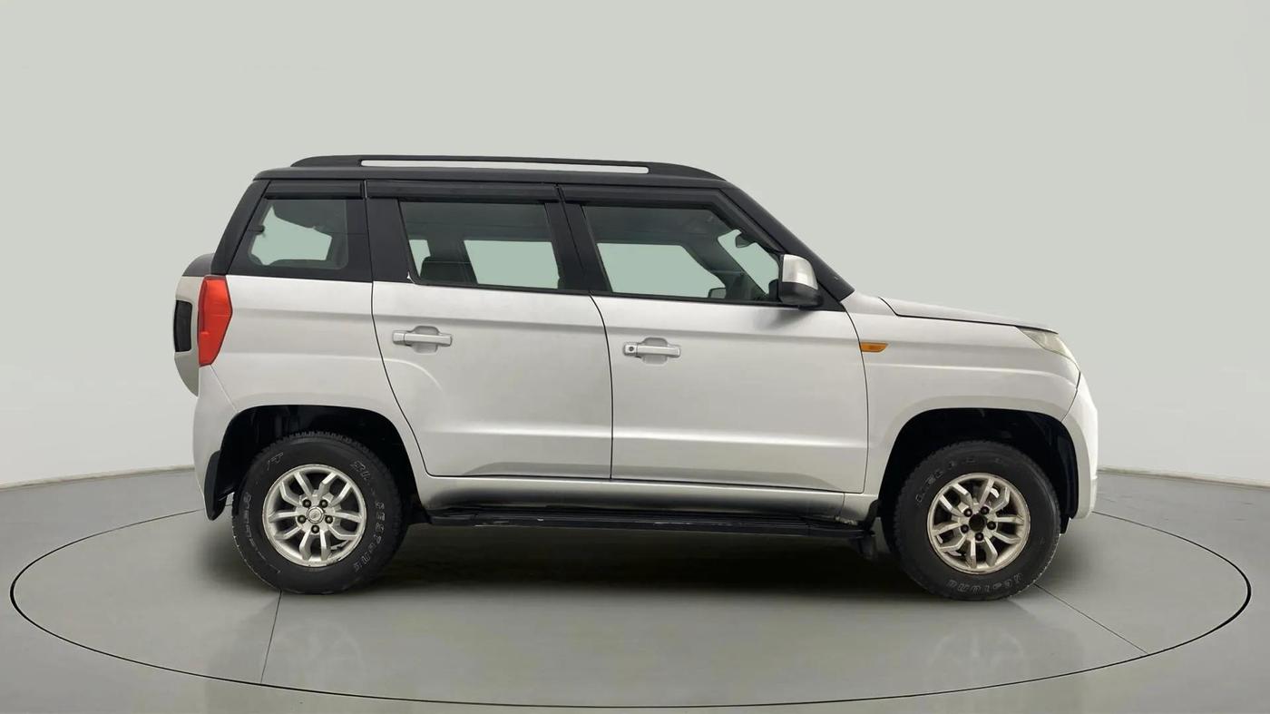 2016 Mahindra TUV300 T8, Diesel, Manual, 91,479 km, Right Side View