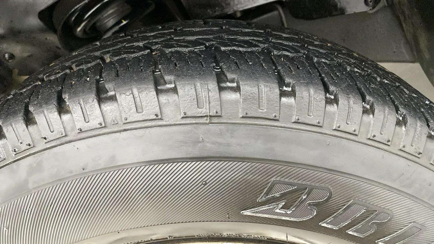 2016 Mahindra TUV300 T8, Diesel, Manual, 91,479 km, Left Front Tyre Tread