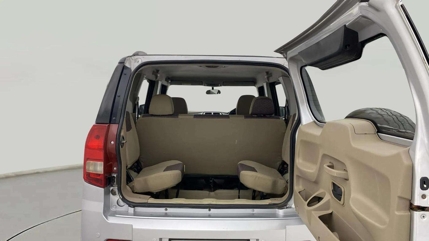 2016 Mahindra TUV300 T8, Diesel, Manual, 91,479 km, Boot Open Zoomed View