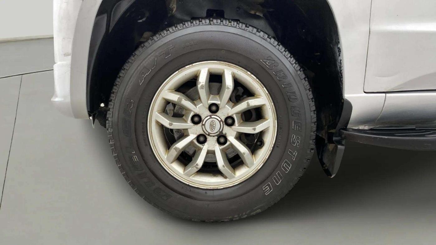 2016 Mahindra TUV300 T8, Diesel, Manual, 91,479 km, Left Rear Wheel
