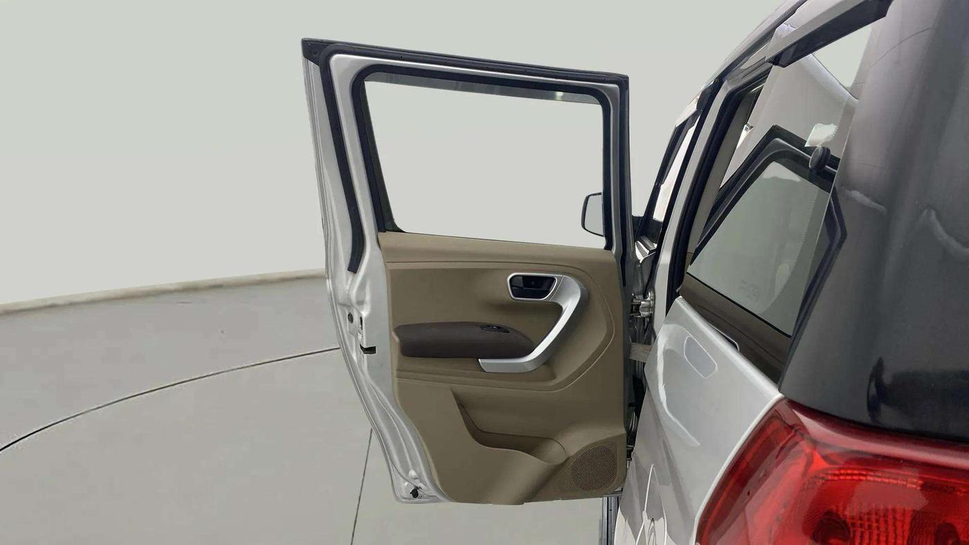2016 Mahindra TUV300 T8, Diesel, Manual, 91,479 km, LHS Rear Door