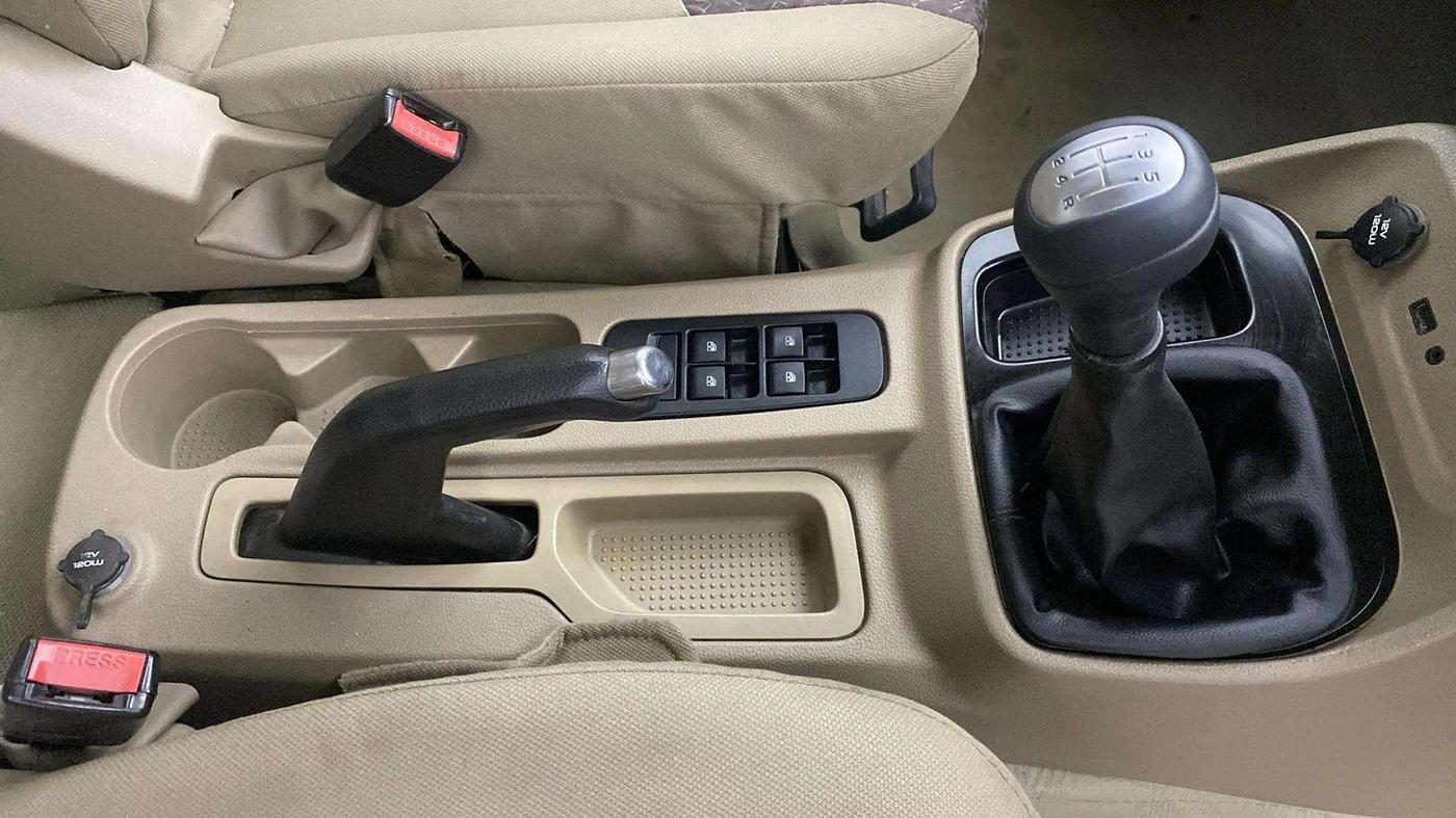 2016 Mahindra TUV300 T8, Diesel, Manual, 91,479 km, Gear Lever
