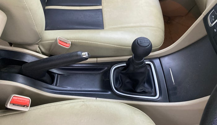 2016 Maruti Ciaz ZXI, Petrol, Manual, 50,963 km, Gear Lever