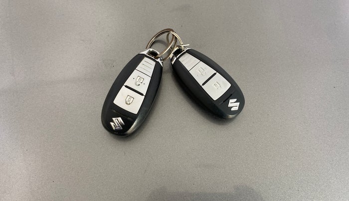 2016 Maruti Ciaz ZXI, Petrol, Manual, 50,963 km, Key Close Up