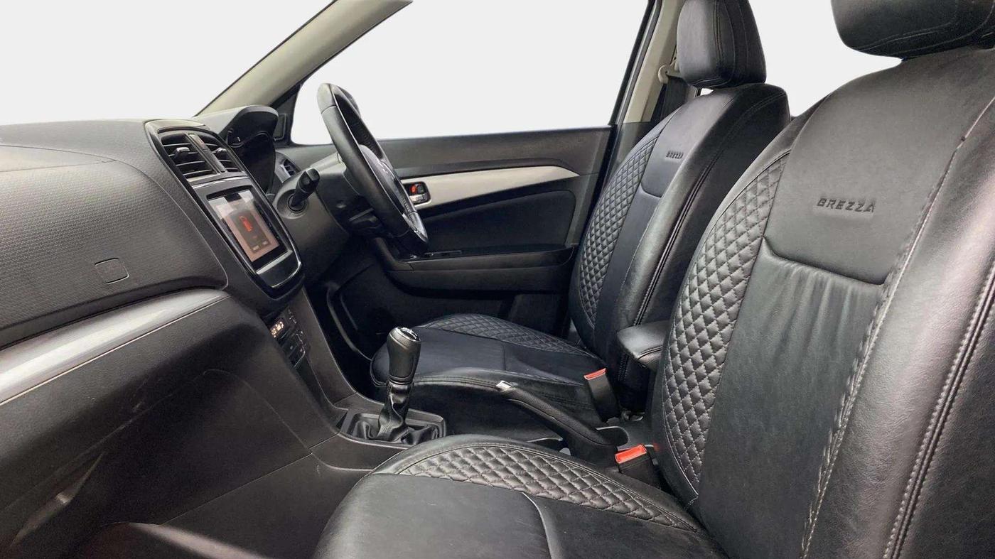 2022 Maruti Vitara Brezza ZXI PLUS, Petrol, Manual, 65,133 km, Right Side Front Door Cabin