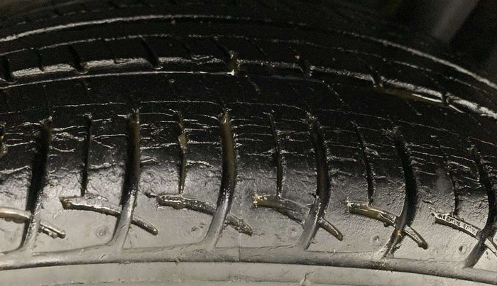 2016 Maruti Ciaz ZXI, Petrol, Manual, 26,738 km, Right Front Tyre Tread