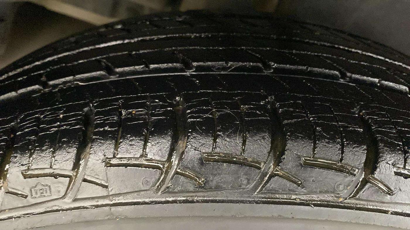 2016 Maruti Ciaz ZXI, Petrol, Manual, 26,738 km, Left Front Tyre Tread