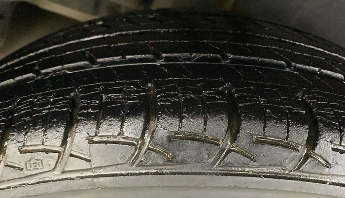 2016 Maruti Ciaz ZXI, Petrol, Manual, 26,738 km, Left Front Tyre Tread