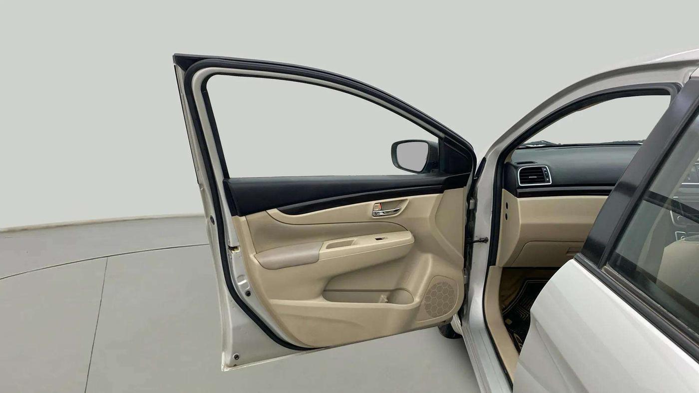 2016 Maruti Ciaz ZXI, Petrol, Manual, 26,738 km, LHS Front Door
