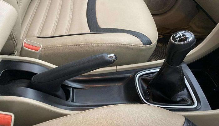 2016 Maruti Ciaz ZXI, Petrol, Manual, 26,738 km, Gear Lever