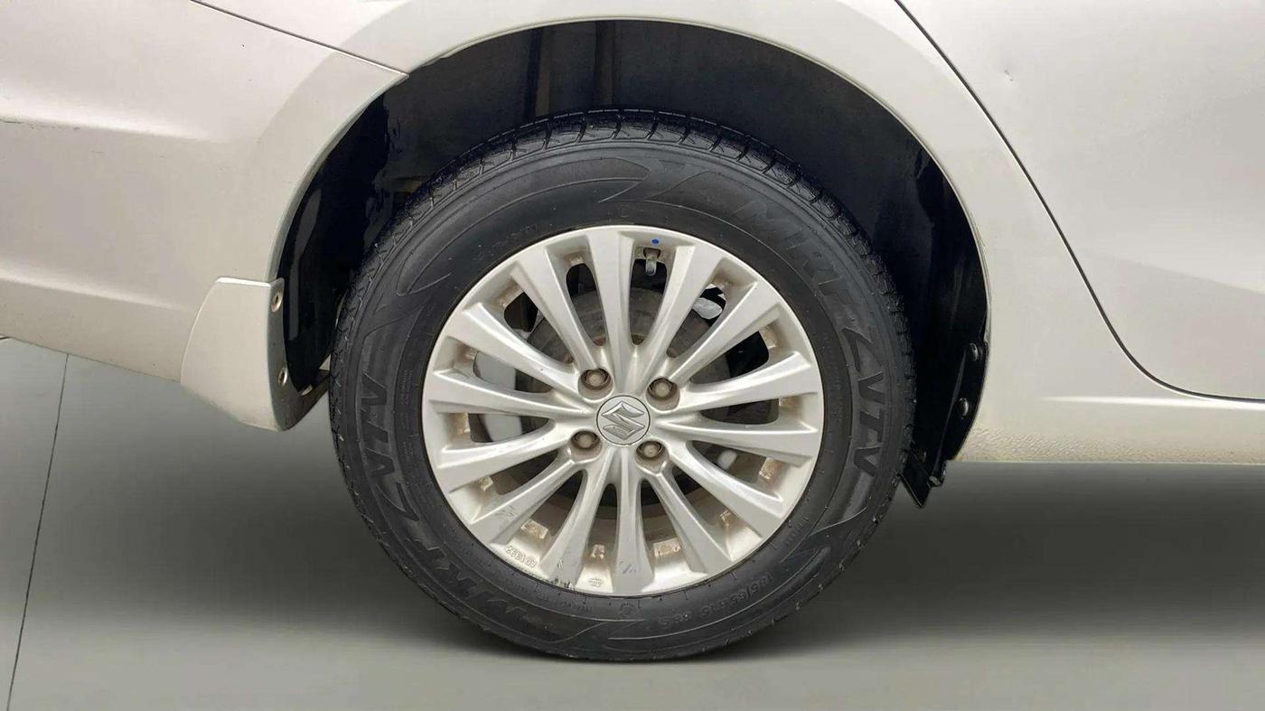 2016 Maruti Ciaz ZXI, Petrol, Manual, 26,738 km, Right Rear Wheel