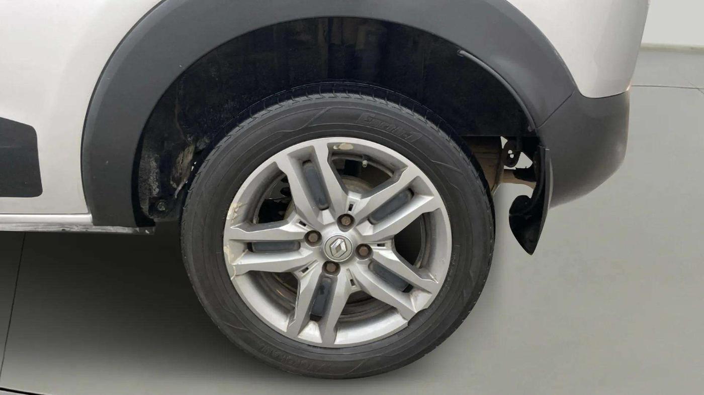 2020 Renault TRIBER RXZ, Petrol, Manual, 53,102 km, Left Rear Wheel