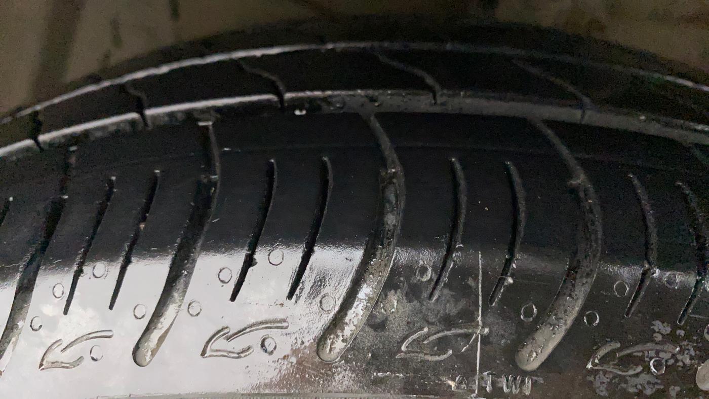 2017 Maruti Ciaz ZETA 1.4  AT PETROL, Petrol, Automatic, 59,305 km, Left Front Tyre Tread