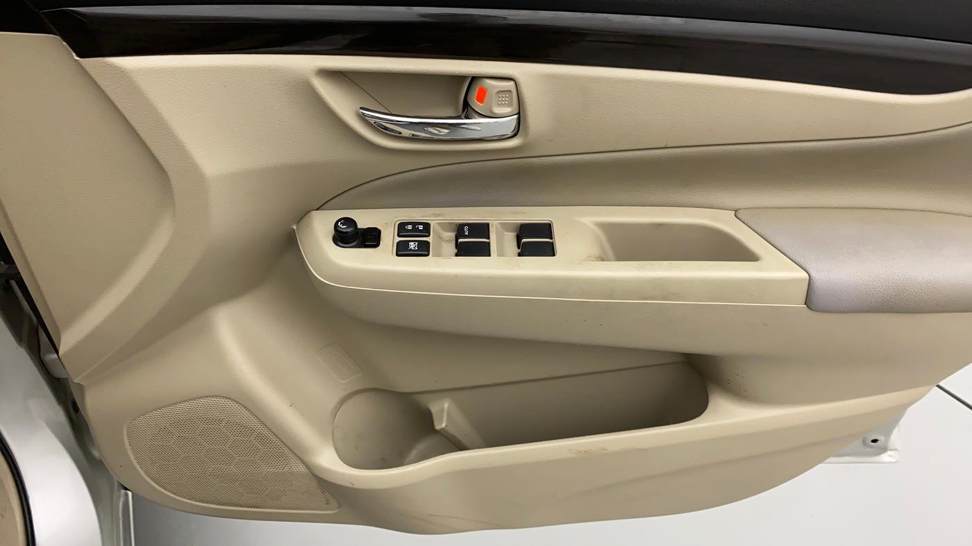 2017 Maruti Ciaz ZETA 1.4  AT PETROL, Petrol, Automatic, 59,305 km, Driver Side Door Panels Control