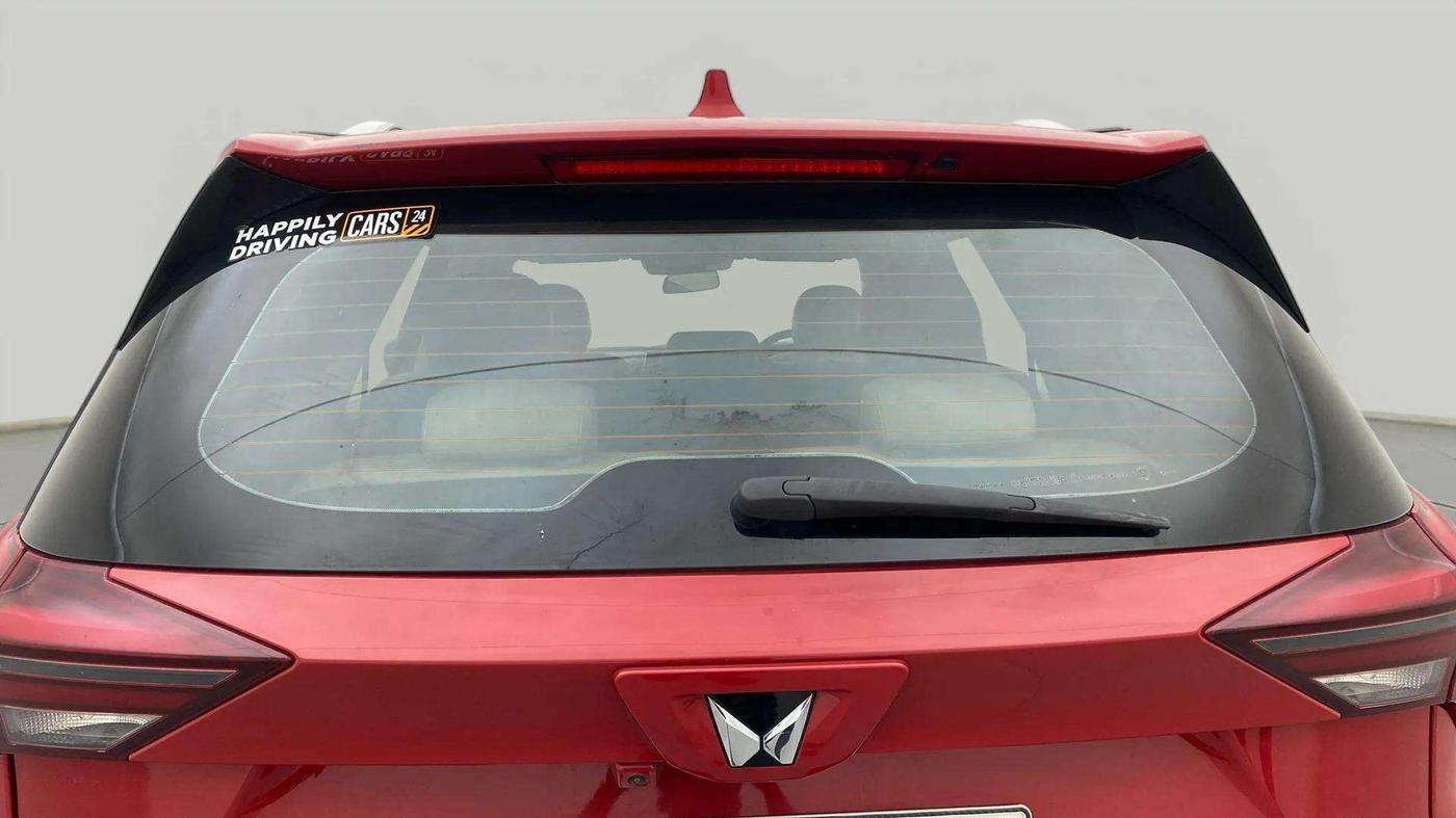 2021 Mahindra XUV700 AX 7 LUXURY P AT 7 STR, Petrol, Automatic, 46,197 km, Rear Windshield