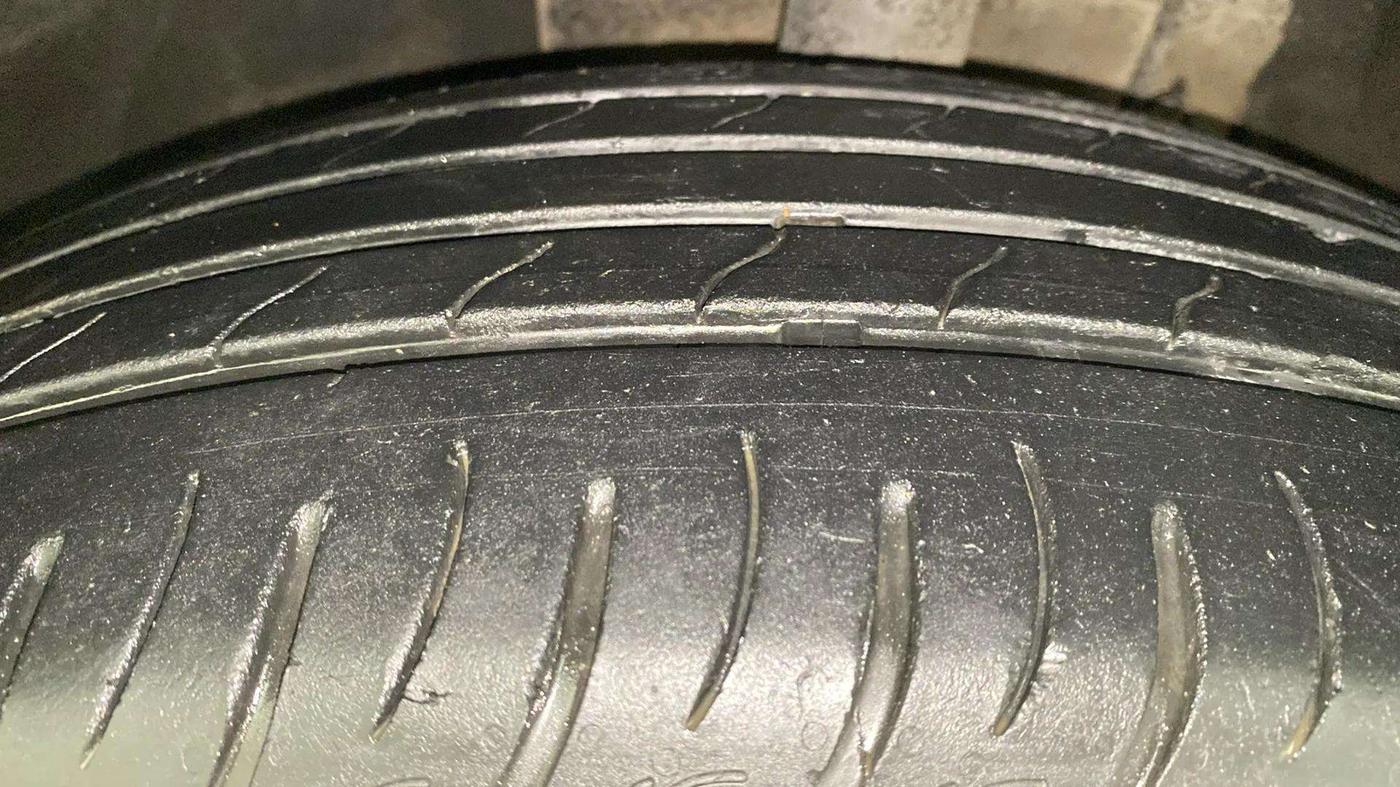 2021 Mahindra XUV700 AX 7 LUXURY P AT 7 STR, Petrol, Automatic, 46,197 km, Left Front Tyre Tread