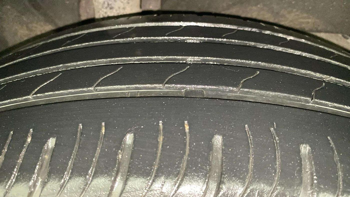 2021 Mahindra XUV700 AX 7 LUXURY P AT 7 STR, Petrol, Automatic, 46,197 km, Right Rear Tyre Tread