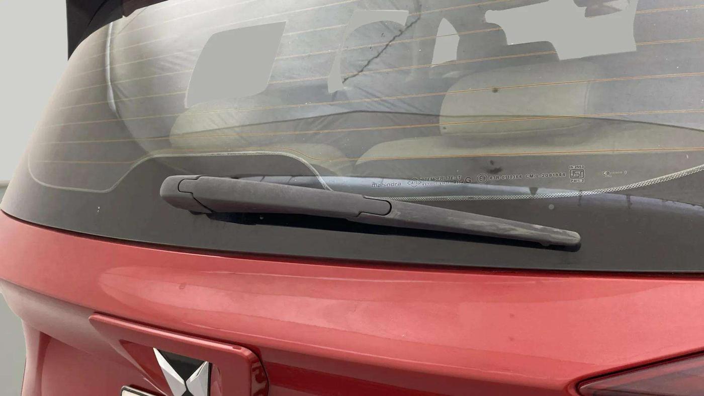 2021 Mahindra XUV700 AX 7 LUXURY P AT 7 STR, Petrol, Automatic, 46,197 km, Rear Wiper
