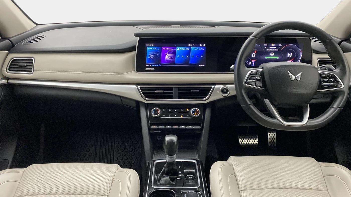 2021 Mahindra XUV700 AX 7 LUXURY P AT 7 STR, Petrol, Automatic, 46,197 km, Dashboard