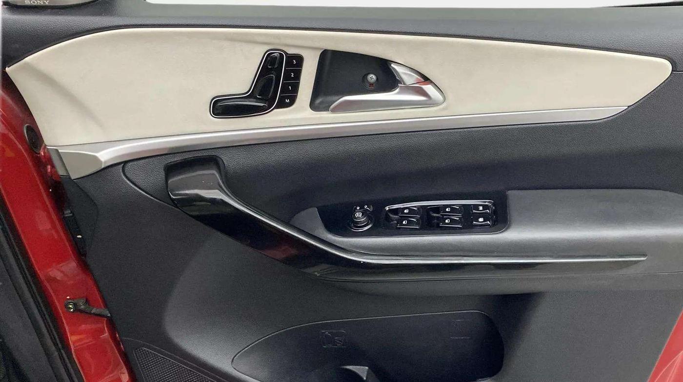 2021 Mahindra XUV700 AX 7 LUXURY P AT 7 STR, Petrol, Automatic, 46,197 km, Driver Side Door Panels Control