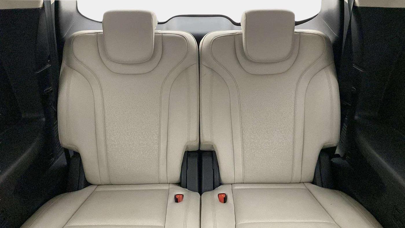 2021 Mahindra XUV700 AX 7 LUXURY P AT 7 STR, Petrol, Automatic, 46,197 km, Third Seat Row ( optional )