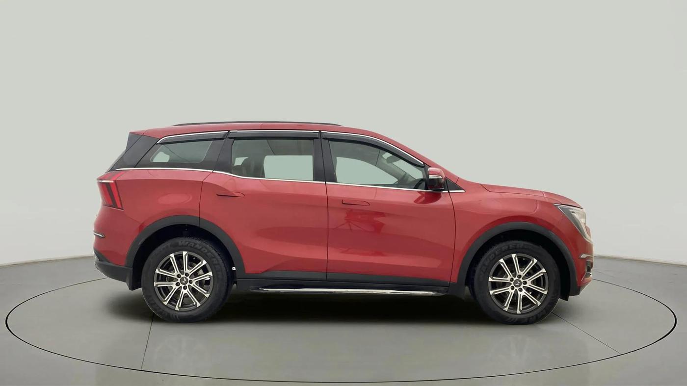 2021 Mahindra XUV700 AX 7 LUXURY P AT 7 STR, Petrol, Automatic, 46,197 km, Right Side View