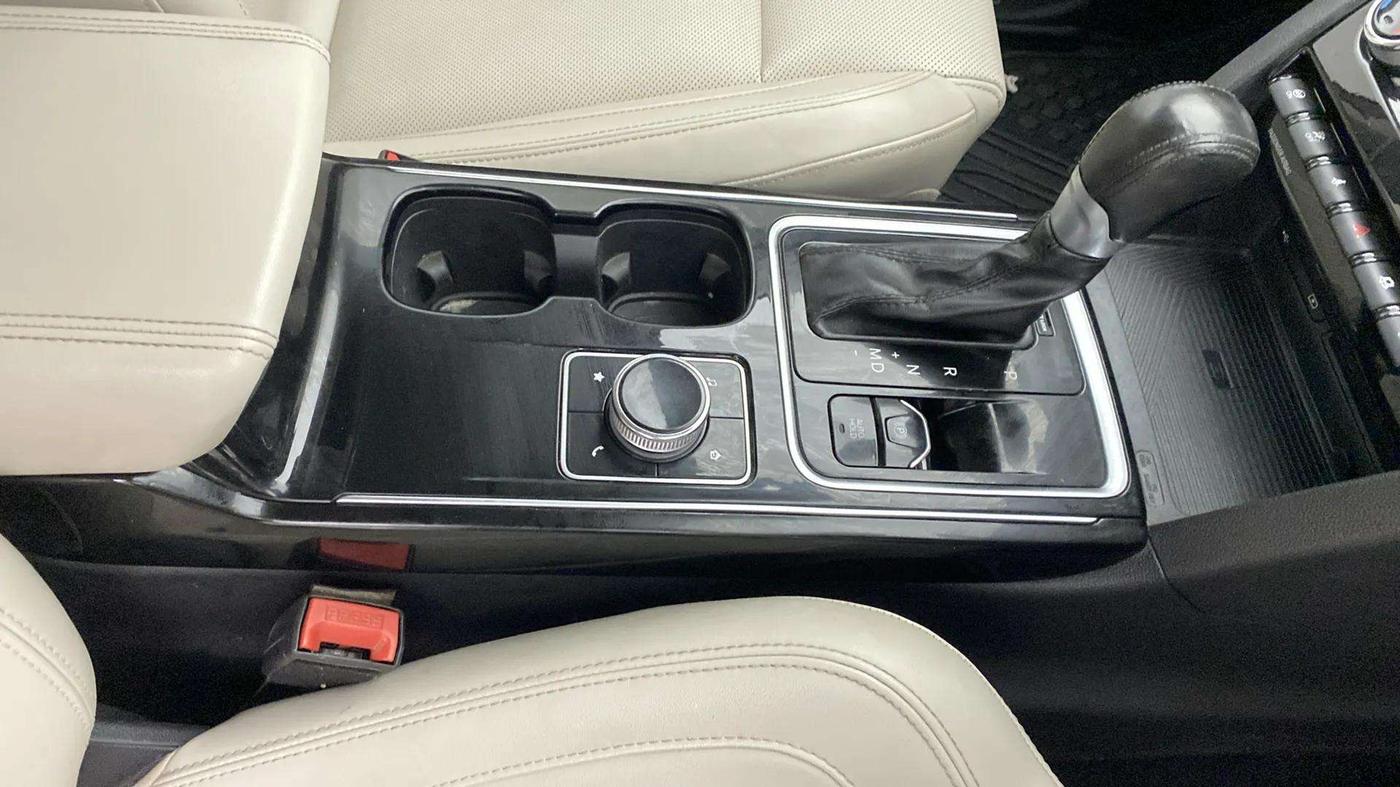 2021 Mahindra XUV700 AX 7 LUXURY P AT 7 STR, Petrol, Automatic, 46,197 km, Gear Lever